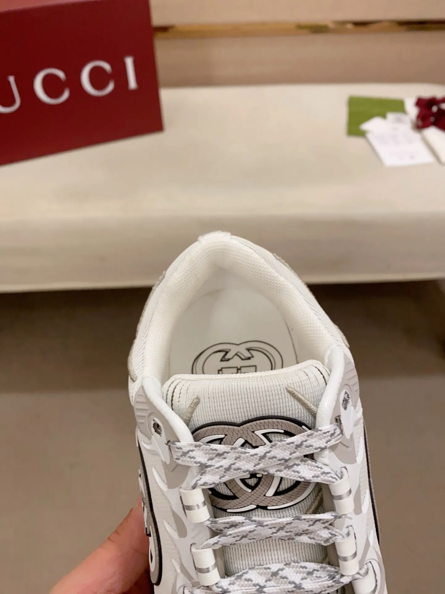 Men's shoes💰: 840💰High version of Gucci series couple's thick-soled sneakers! Gucci Gucci wave shoes Gucci's new designer has brought a new design, with a more comfortable foot feel and a new wave design. GUCCI's new Ripple wave shoes have an upper made of soft nappa leather and mesh. The foamed TPU midsole provides excellent comfort and feels like falling into the clouds. This new sports shoe adopts a thick-soled design, with a stitched leather upper and mesh, showing a full sense of technology. The two major brand logo details, the 3D-effect interlocking Double G leather patch and the Gucci letter metal hardware, inject a dazzling texture into the overall design. These shoes are crafted from silver metallic leather. Silver metallic leather, leather piping mesh details, Gucci lettering metal hardware, interlocking double G patch, lightweight rubber sole, top stitching and comes with a pair of shoelaces. Size: Women's 35-40 (can be customized to 34.41).        Male 39-44 (38.45 can be customized).